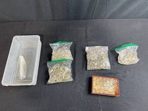 lot 86 image: Large Lot of Vintage Crystal Chandelier Prisms and Drops