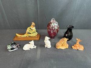 lot 89 image: Anri Limited Ed & Numbered Harlequin Figure & Collection of Decorative Animal Figurines, Art Glass Vases