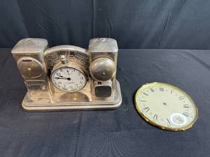 lot 155 image: Vintage Darche Chicago Electric Alarm Clock Bank with Flashlight Function