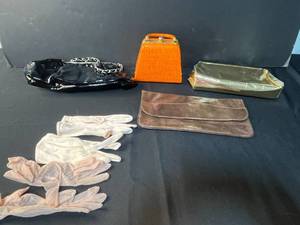 lot 194 image: Vintage Handbags and Gloves Collection including Daniella Roma Purse