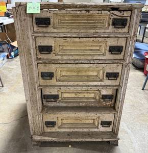 lot 231 image: Antique Wooden 5-Drawer Chest with Distressed Finish