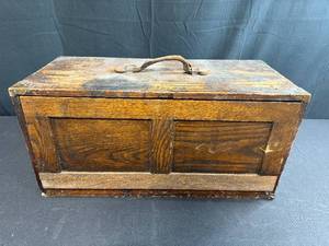 lot 235 image: Antique Wooden 5-Drawer Machinist Chest with Leather Handle