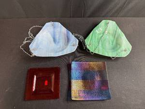 lot 243 image: Set of 4 Art Glass Pieces Including Hanging Bowls and Decorative Plates