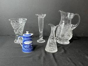 lot 272 image: Collection of 5 Decorative Glass and Porcelain Tableware Pieces inc Lamberton