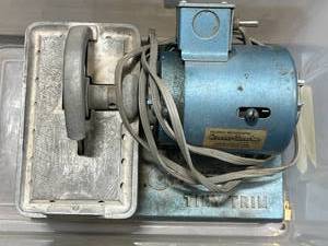 lot 279 image: Tiny Trim Reuben Schneider Specialty Tools Inc. Electric Cutter