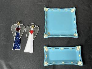 lot 281 image: Set of 2 Stained Glass Angel Ornaments and 2 Blue Decorative Trays
