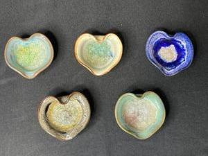 lot 285 image: Set of 5 Handmade Heart-Shaped Glazed Ceramic Dishes
