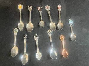 lot 294 image: Collection of Vintage Souvenir Collector Spoons with International Motifs