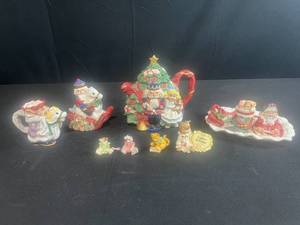 lot 301 image: VTG Fitz & Floyd 1992 Quilt Collection Ceramic Holiday CoffeeTea Set w Sugar, Creamer, Salt, Pepper and Tray & Lot of Mini Figurines