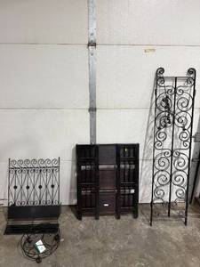 lot 323 image: Collection of 3 Metal and Wood Wall Decor Racks