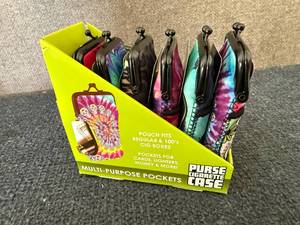 lot 71 image: 6 Cigatette Purse Cases