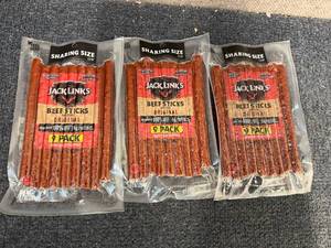 lot 127 image: 3 Jack Links Packs