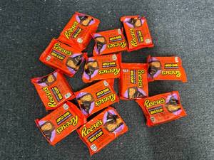 lot 226 image: 12 ReeseS Lava Cups