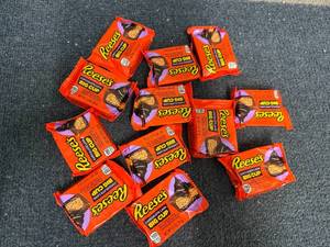 lot 227 image: 12 ReeseS Lava Cups