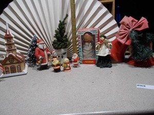 lot 22 image: Vintage Christmas