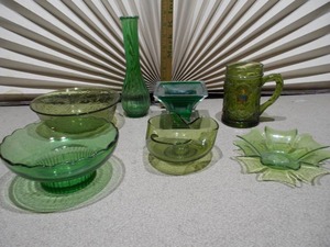 lot 31 image: This collection features various vintage green glass items, likely from the Mid-Century Modern (1950s-1970s) or Depression glass (1920s-1940s) eras.