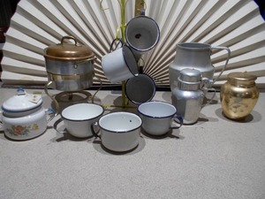 lot 32 image: The image displays a collection of vintage enamelware and aluminum kitchen items, primarily used for serving beverages.