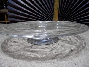 lot 39 image: This is a vintage Anchor Hocking Troy clear glass pedestal cake stand