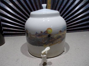 lot 40 image: This is a Bluewave Santa Fe Design Beverage Dispenser Crock
