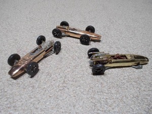 lot 75 image: These are vintage Aurora Cigar Box die-cast Formula 1 toy cars.