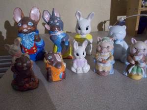 lot 201 image: Assorted figurines