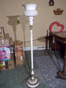 lot 232 image: Vintage Floor Lamp