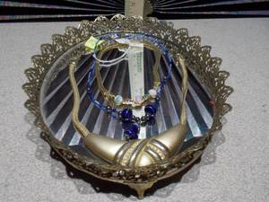 lot 105 image: Vintage Jewelry on a Tray