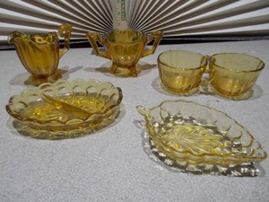 lot 117 image: This is a collection of vintage Anchor Hocking Fairfield pattern amber glass dishes.