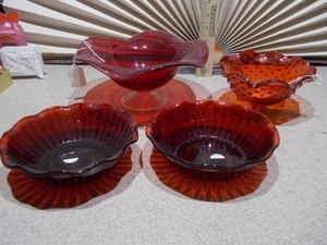 lot 118 image: The items in the image are vintage Anchor Hocking Royal Ruby red glass bowls