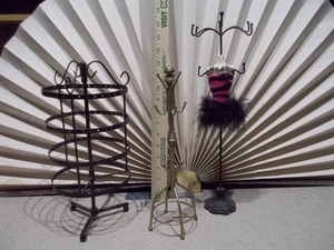 lot 124 image: These are various metal and mannequin jewelry display stands and holders.