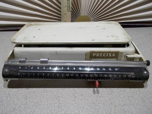 lot 127 image: This is a vintage Precisa mechanical kitchen or balance scale