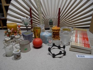 lot 142 image: The image displays a lot of assorted vintage and antique collectibles