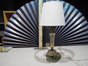 lot 154 image: This is a vintage crystal and brass table lamp