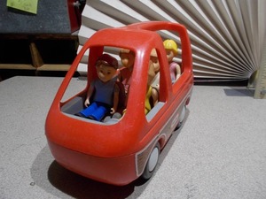 lot 256 image: Little Tikes red family minivan