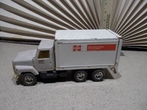 lot 258 image: vintage Ertl toy delivery truck