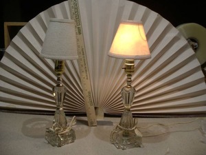 lot 291 image: This item is a pair of vintage table lamps
