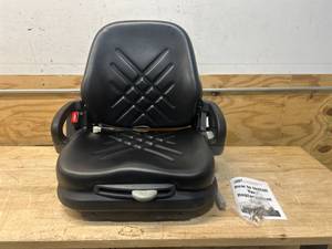 lot 3 image: Concentric Low Profile Suspension Seat WHip Restraints & Seat Belt #480005Bk MSRP $899