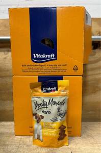 lot 134 image: Vitakraft Meaty Morsels mini lot of 2 (16 snacks packs)