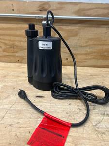 lot 142 image: Submersible Utility Pump RS-32