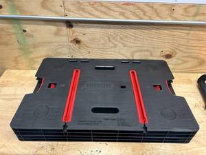 lot 185 image: Keter Folding Work Table (broken legs)