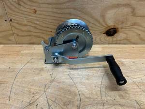 lot 189 image: hand crank winch