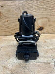 lot 193 image: Ironton cast iron clear water pump (sold as is)