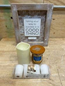 lot 213 image: Home decor (lot of 4)