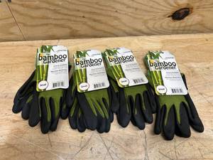 lot 228 image: Bellingham Bamboo Gardener Unisex Palm-dipped Gardening Gloves Green S (lot of 4)