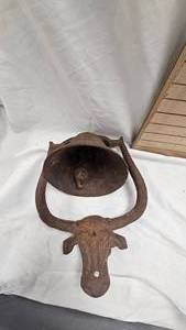 lot 18 image: Vintage Longhorn Cow Dinner Bell