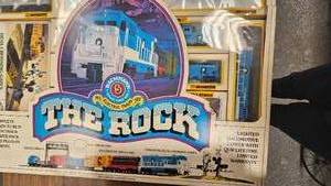 lot 19 image: Bachmann HO Scale Train The Rock, Appears Complete in Box