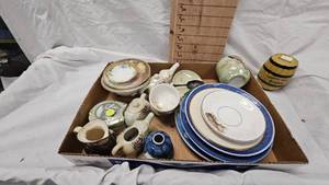 lot 98 image: Happy Days Coin Bank by J Chein & Co, Various PlatesDishes