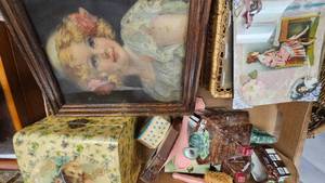 lot 114 image: Wicker Baskets and Vintage Pictures Lot