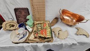lot 118 image: Hammered Copper Style Bowl and Vintage Knick Knacks