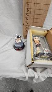 lot 121 image: Pair of Betty Boop Figurines  Out for a Stroll and Convertible